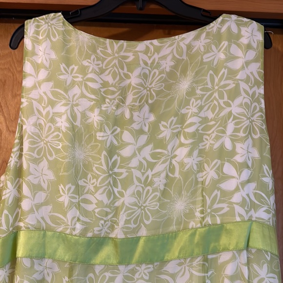 Hula Doll flowing green floral sleeveless dress, size XL, falls below the knee - Picture 4 of 6